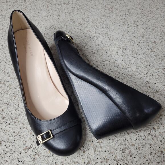Cole Haan Grand OS Black Leather Closed Round Toe Gold Buckle Wedge Heel✨️9B - Picture 2 of 15
